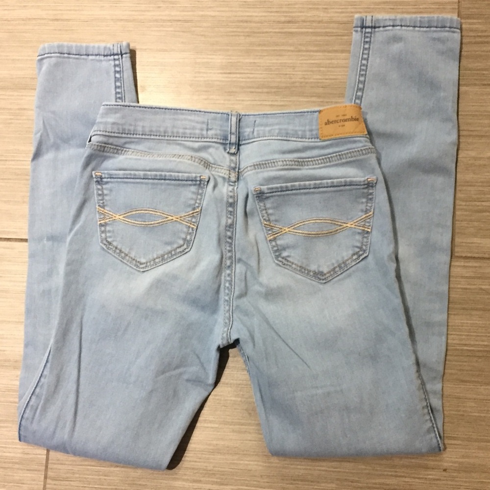 Abercrombie kids light wash Jeggings